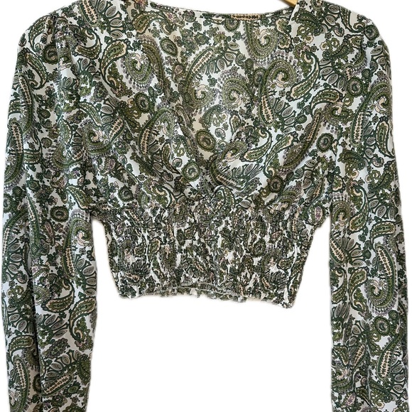Elegant Paisley V-Neck Crop Top - Picture 2 of 3